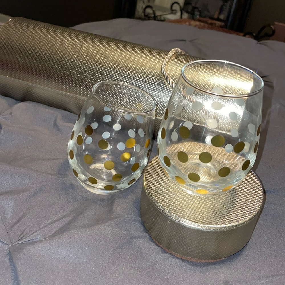 Gold polka dot wine glasses